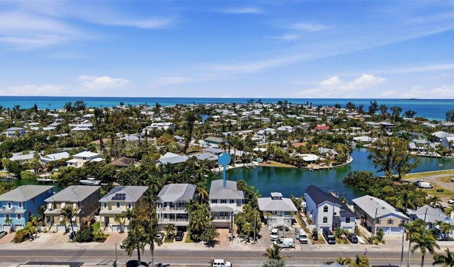 418 PINE Ave, Anna Maria, FL 34216 - 4 Beds, 3 Bath