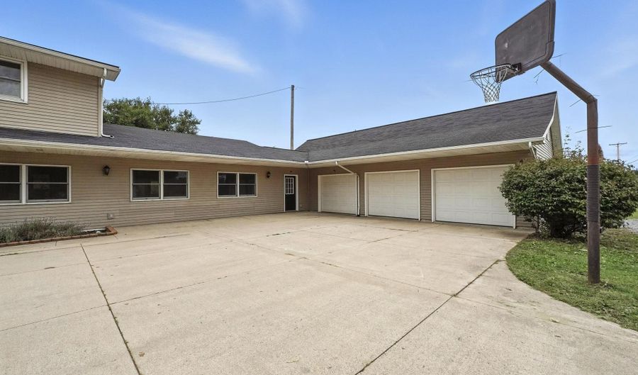 1740 W 200, Angola, IN 46703 - 4 Beds, 4 Bath