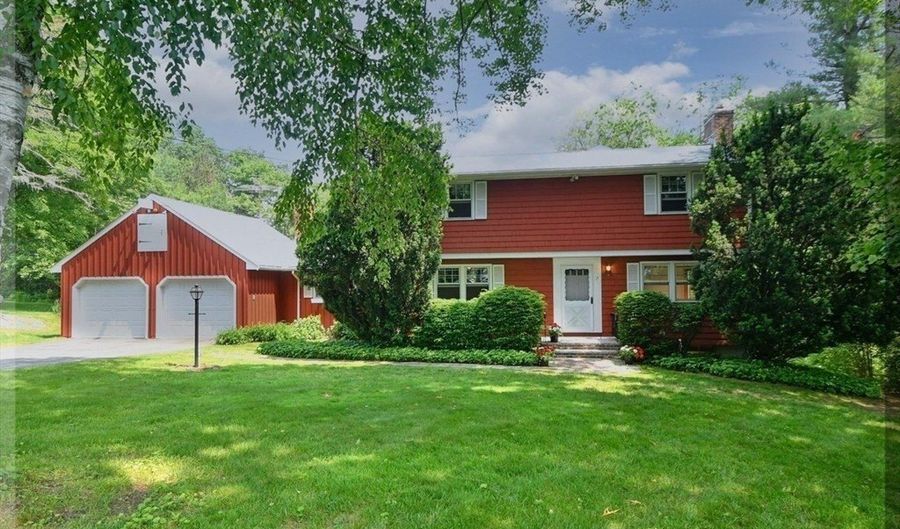 7 Mercury Cir, Andover, MA 01810 - 4 Beds, 3 Bath