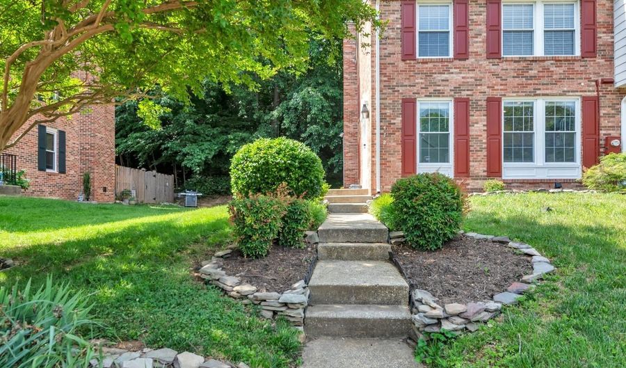 472 LAUREL VALLEY Ct, Arnold, MD 21012 - 3 Beds, 3 Bath