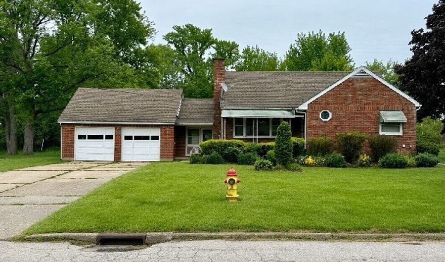 5004 Dunsmore Ave, Ashtabula, OH 44004 - 4 Beds, 4 Bath
