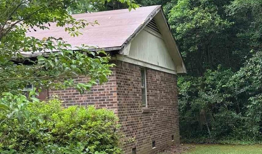 131 Arthur Smith St, Bennettsville, SC 29512 - 3 Beds, 1 Bath