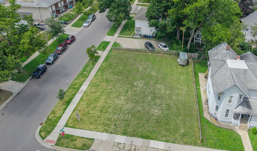632 S Ashley St, Ann Arbor, MI 48103 - 4 Beds, 5 Bath
