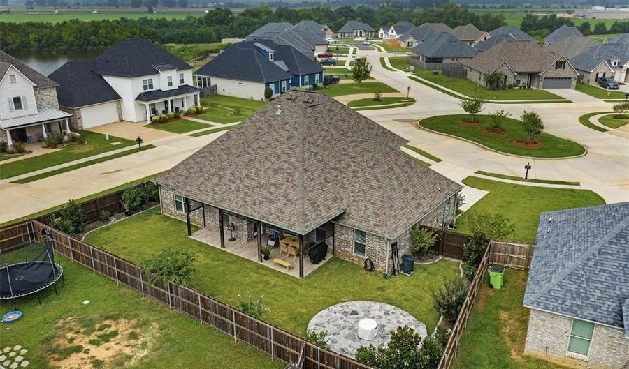 422 N Lost River Dr, Benton, LA 71006 - 4 Beds, 3 Bath