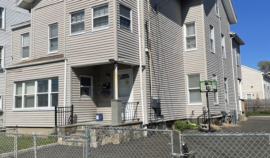 196 Park St, Bridgeport, CT 06608 - 6 Beds, 2 Bath
