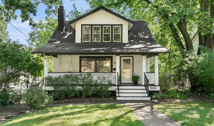 1529 41st St, Des Moines, IA 50311 - 3 Beds, 2 Bath
