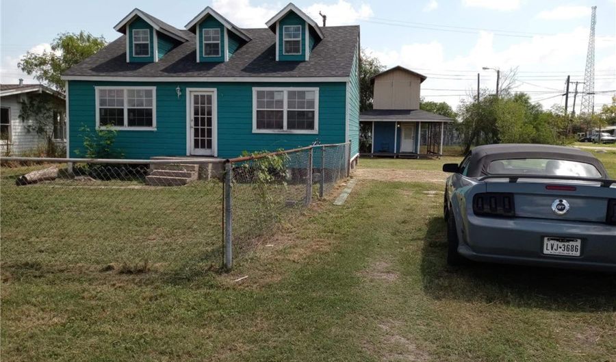 302 King Ave, Agua Dulce, TX 78330 - 3 Beds, 1 Bath