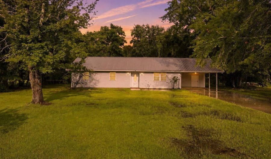 867 Washington St, Bay St. Louis, MS 39520 - 3 Beds, 2 Bath