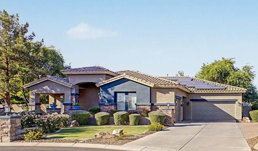 11642 E CHESTNUT Ct, Chandler, AZ 85249 - 5 Beds, 3 Bath