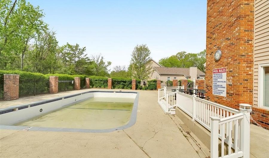 1316 Holgate Dr G5, Ballwin, MO 63021 - 2 Beds, 2 Bath