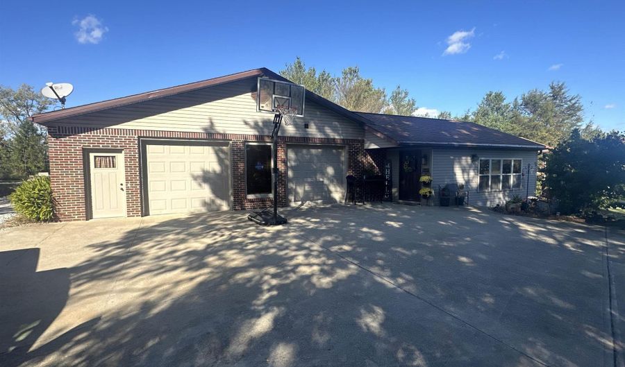 6442 State Road 158, Bedford, IN 47421 - 4 Beds, 3 Bath