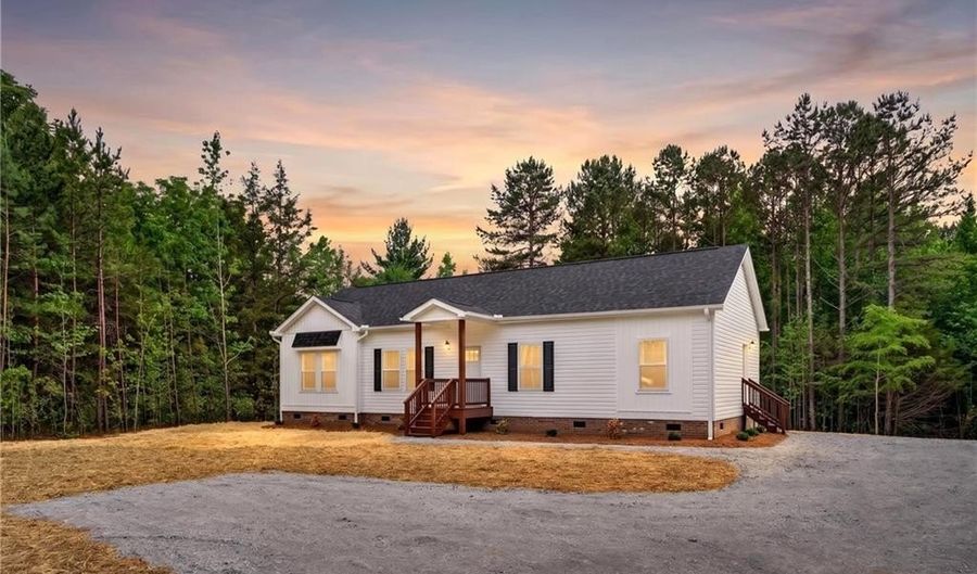 2591 Hopewell Friends Rd, Asheboro, NC 27205 - 3 Beds, 2 Bath