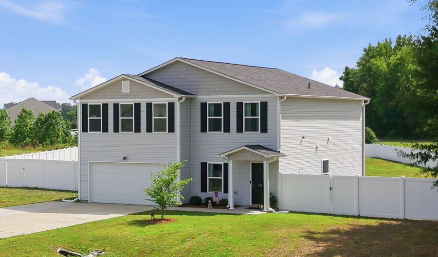 881 Ashbury Ln, Ayden, NC 28513 - 4 Beds, 3 Bath