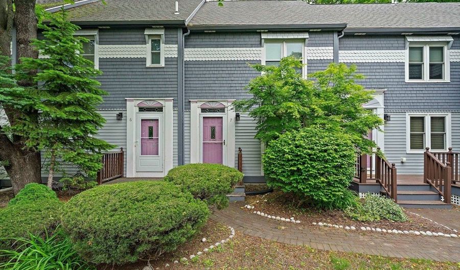 141 Pleasant St 7, Attleboro, MA 02703 - 3 Beds, 2 Bath