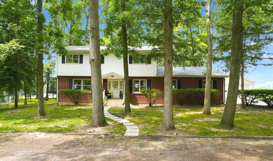 1001 Hickory Hills Dr, Angola, IN 46703 - 4 Beds, 3 Bath