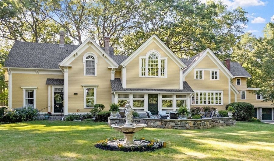 202 Paine St, Bellingham, MA 02019 - 5 Beds, 5 Bath
