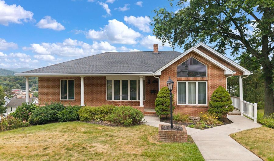5418 5th Ave, Altoona, PA 16602 - 3 Beds, 3 Bath