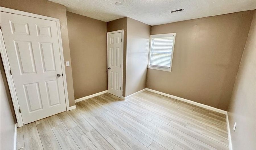 1318 W Tibbs St, Austin, IN 47102 - 4 Beds, 2 Bath