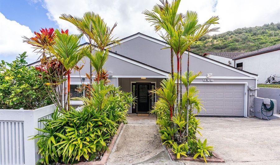 928 Hokulani St, Honolulu, HI 96825 - 4 Beds, 2 Bath
