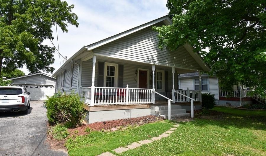 208 Wisconsin Ave, Alton, IL 62002 - 2 Beds, 1 Bath