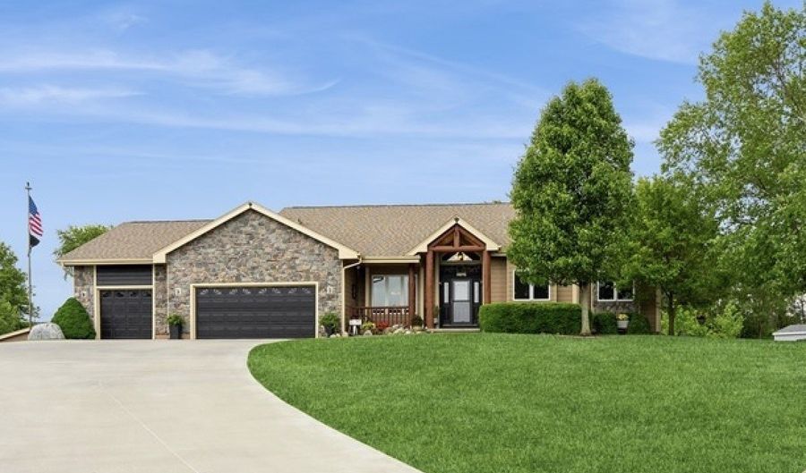 8091 NE 30th Pl, Altoona, IA 50009 - 4 Beds, 3 Bath