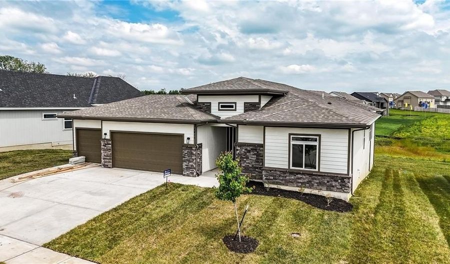 1617 Grayhawk Dr, Basehor, KS 66007 - 3 Beds, 3 Bath