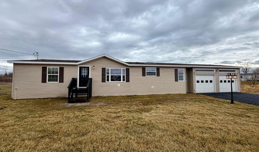 111 Deso Dr, Alburgh, VT 05440 - 3 Beds, 3 Bath