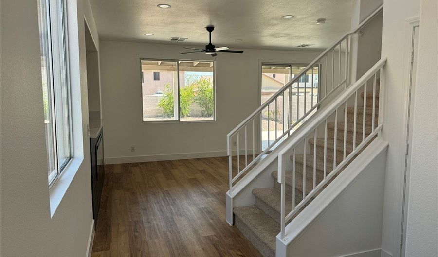 8725 Russet Hills Ct, Las Vegas, NV 89147 - 3 Beds, 3 Bath