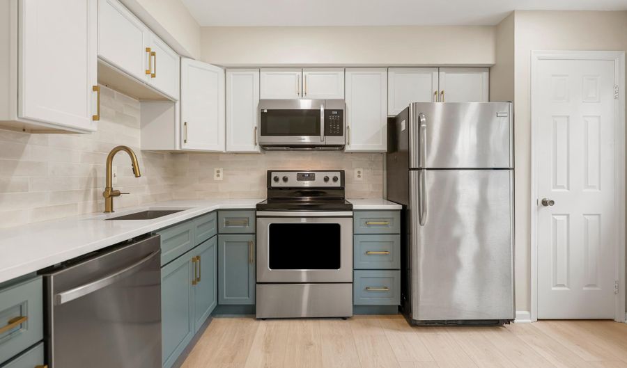 5002 9TH St S, Arlington, VA 22204 - 2 Beds, 2 Bath
