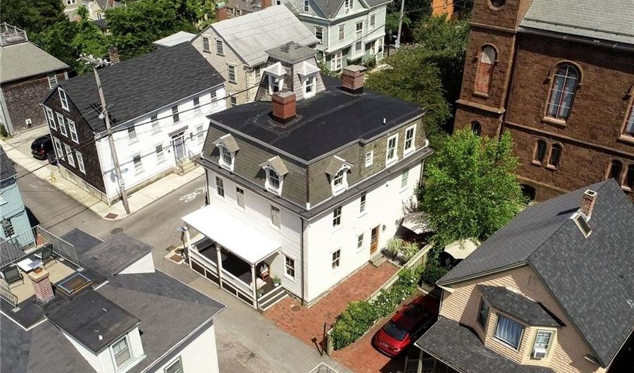 204 Spring St, Newport, RI 02840 - 7 Beds, 4 Bath