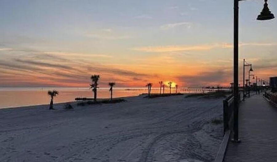 135 Pine Grove Ave, Biloxi, MS 39531 - 3 Beds, 2 Bath