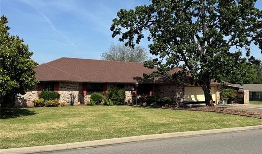 500 Garden Ln, McAlester, OK 74501 - 3 Beds, 3 Bath