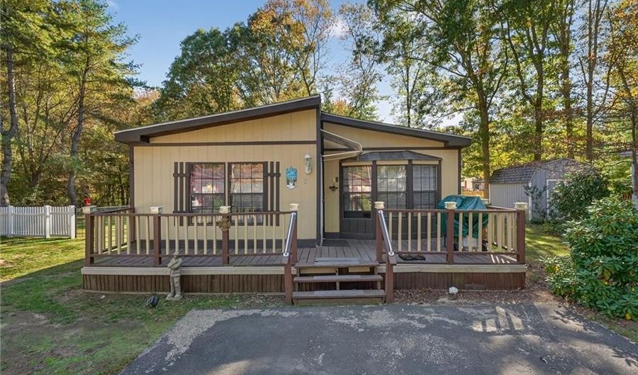 8 Comfort Way, Coventry, RI 02816 - 2 Beds, 1 Bath