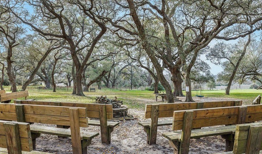 1115 County Road 307, Alleyton, TX 78935 - 7 Beds, 6 Bath