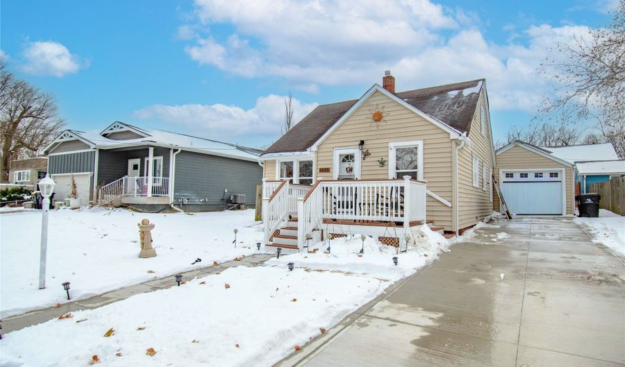 1133 Prairie St, Adel, IA 50003 - 3 Beds, 2 Bath