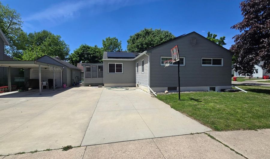 601 5th Ave NW, Austin, MN 55912 - 2 Beds, 2 Bath