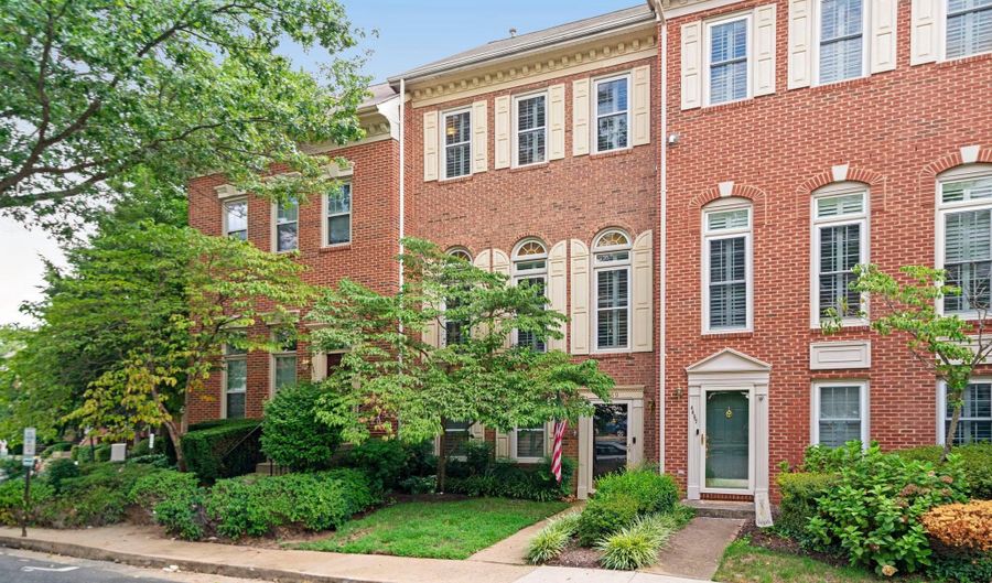 4659 LAMBERT Dr, Alexandria, VA 22311 - 3 Beds, 3 Bath