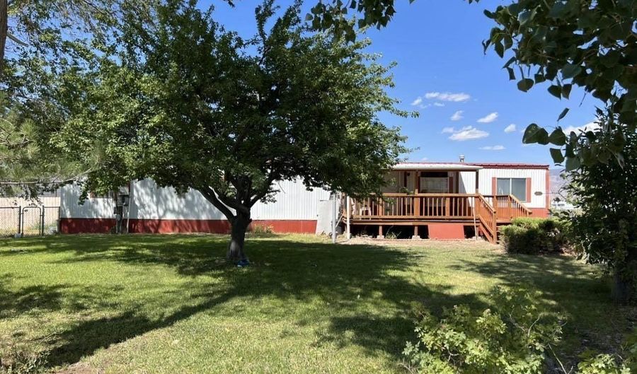 225 Trescott St, Battle Mountain, NV 89820 - 2 Beds, 2 Bath
