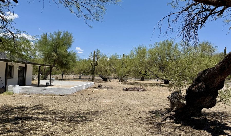32600 S Maggie Mine Rd, Black Canyon City, AZ 85324 - 2 Beds, 2 Bath