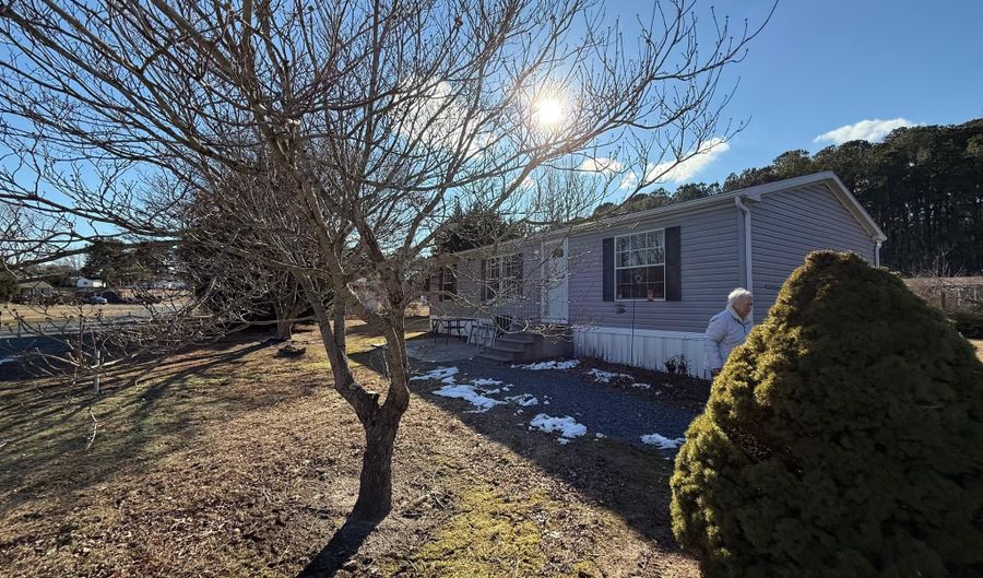 10323 HENRY Rd, Berlin, MD 21811 - 3 Beds, 2 Bath
