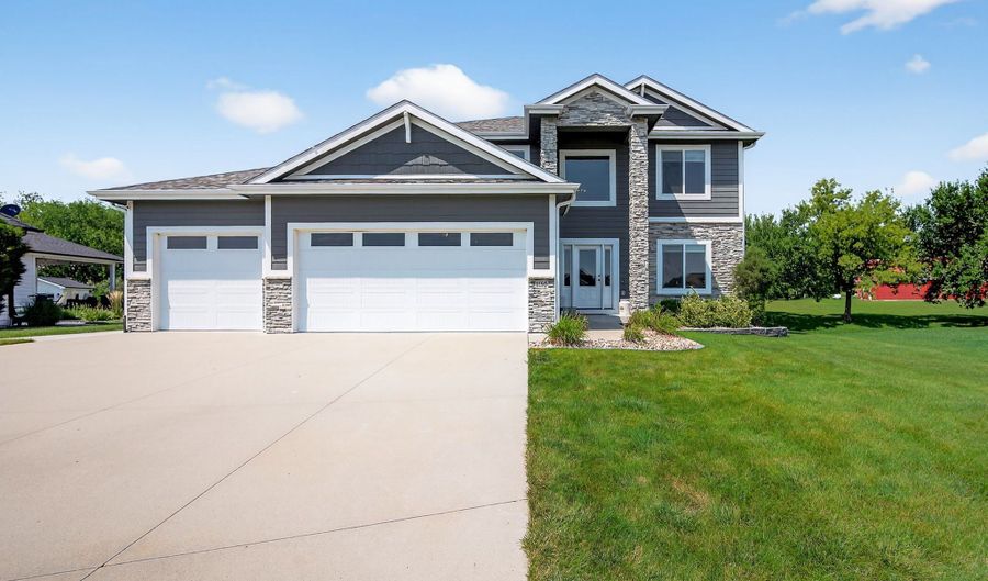 1150 Cardinal Dr, Polk City, IA 50226 - 5 Beds, 4 Bath