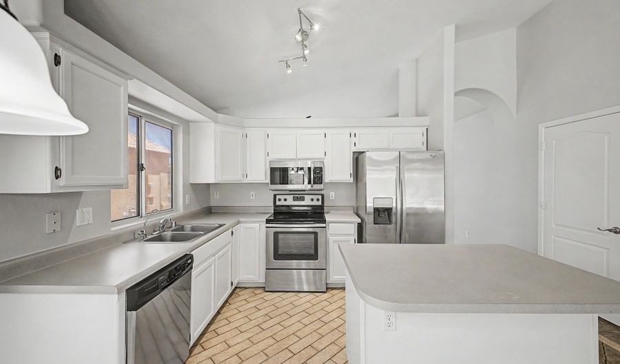 210 W MANOR St, Chandler, AZ 85225 - 3 Beds, 2 Bath
