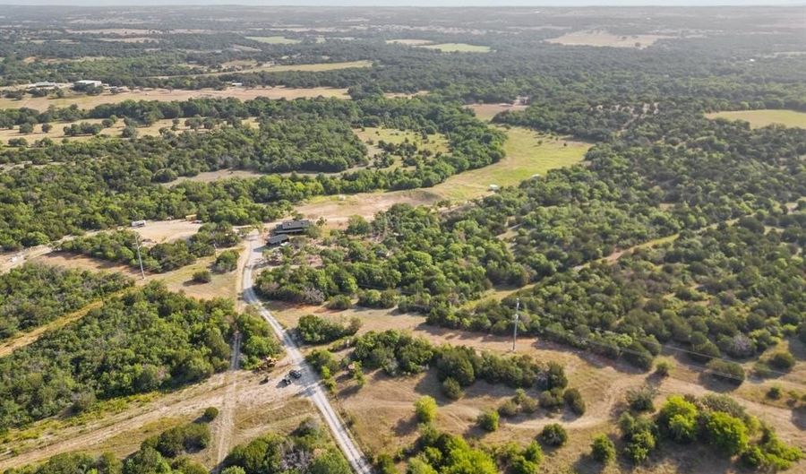 707 Wells Ln, Weatherford, TX 76085 - 1 Beds, 2 Bath
