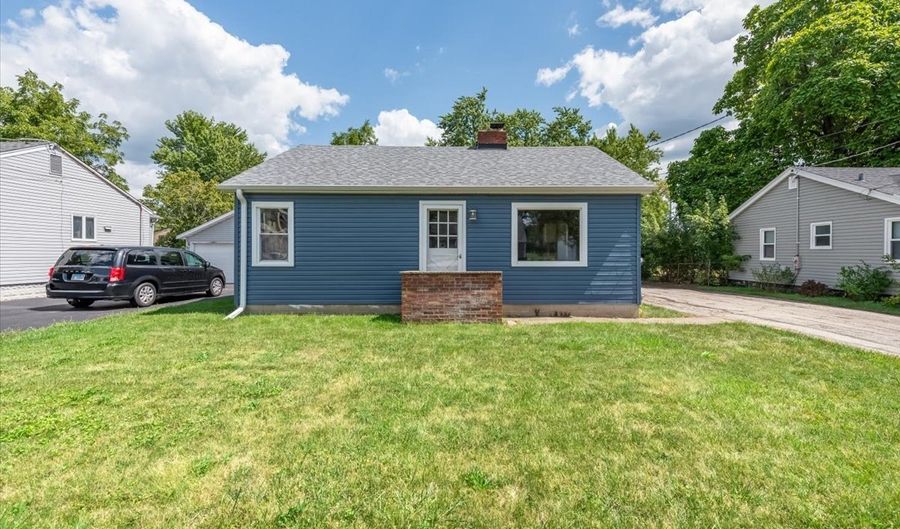 41081 N 1ST St, Antioch, IL 60002 - 2 Beds, 1 Bath