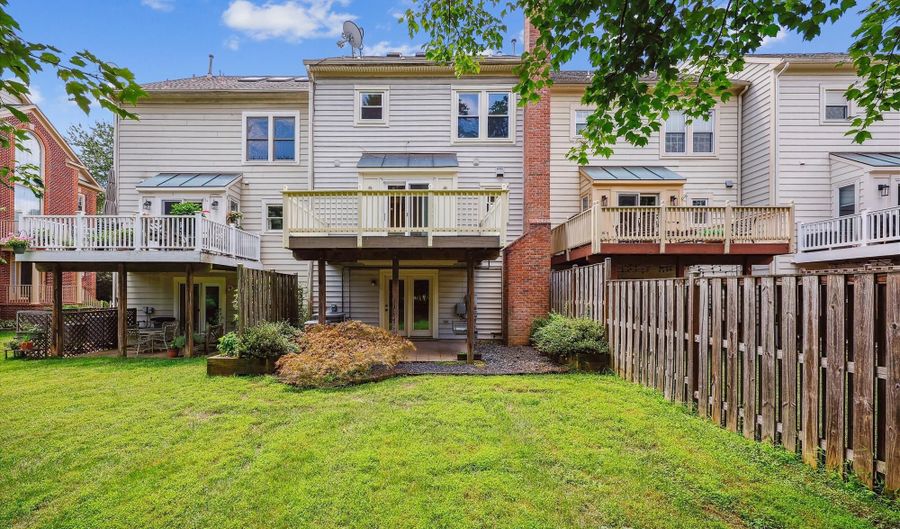 21 STERLING Ct, Rockville, MD 20850 - 3 Beds, 4 Bath