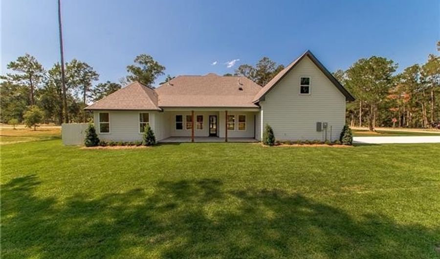 7220 THE WOODS Ave, Abita Springs, LA 70420 - 4 Beds, 3 Bath