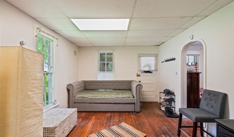 121 Cherry Ave, Ames, IA 50010 - 1 Beds, 1 Bath