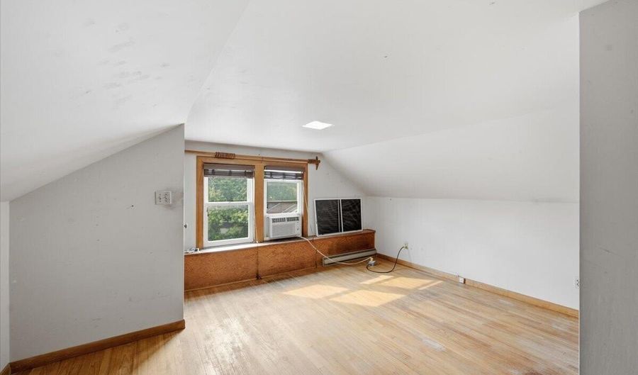 79 Edgecomb St, Albany, NY 12209 - 3 Beds, 2 Bath