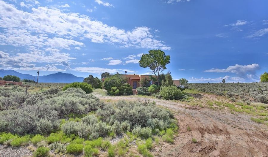11 Mesa Sea Rd, Arroyo Hondo, NM 87513 - 2 Beds, 2 Bath
