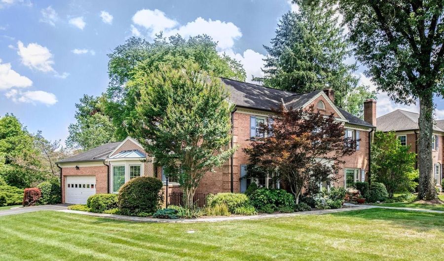 9921 KENTSDALE Dr, Potomac, MD 20854 - 5 Beds, 4 Bath